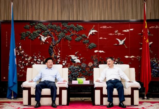 溫樞剛會(huì)見云南能投集團(tuán)黨委書記、董事長段文泉