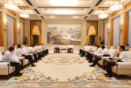 湖北省委書記應(yīng)勇、省長王曉東會見國家電網(wǎng)董事長、黨組書記毛偉明