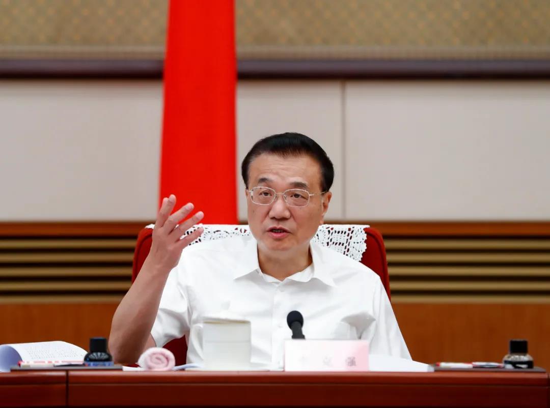 李克強(qiáng)：發(fā)揮西部風(fēng)、光、水電等優(yōu)勢(shì) 建大型清潔能源基地
