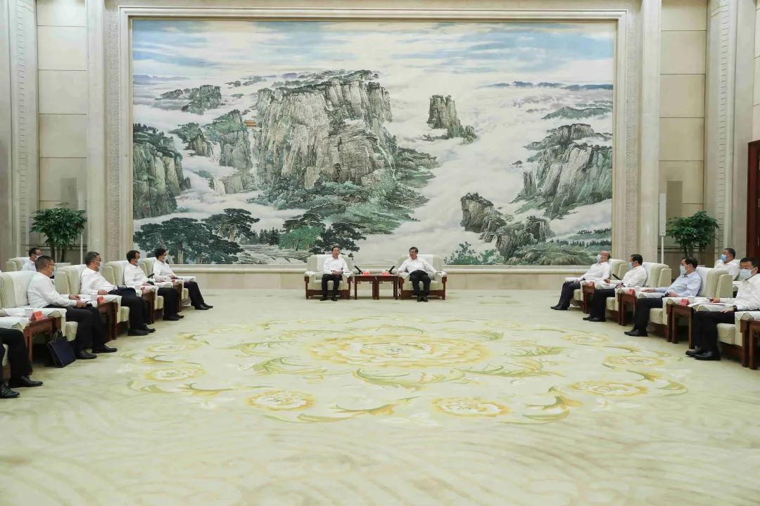 國(guó)家電網(wǎng)董事長(zhǎng)辛保安與河北省委書記倪岳峰、省長(zhǎng)王正譜會(huì)談
