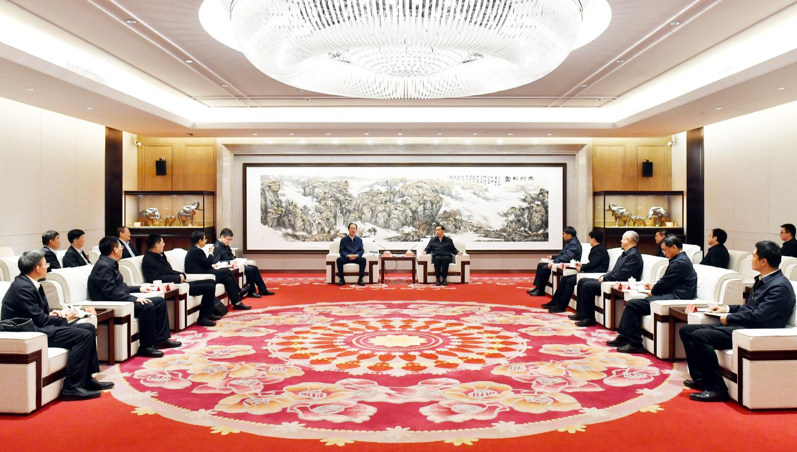 中國(guó)電建黨委書記、董事長(zhǎng)丁焰章與河北省委常委、石家莊市委書記張超超會(huì)談