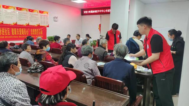 黎明社區(qū)·“愛心義診進(jìn)社區(qū)，健康關(guān)愛暖民心”黨建聯(lián)盟志愿活動(dòng)