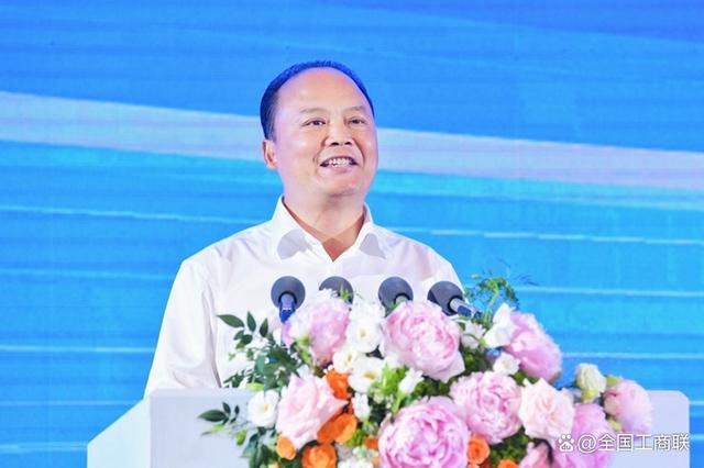全國工商聯(lián)副主席，通威集團(tuán)董事局主席劉漢元：加快建設(shè)可再生能源 構(gòu)建川渝清潔能源一體化