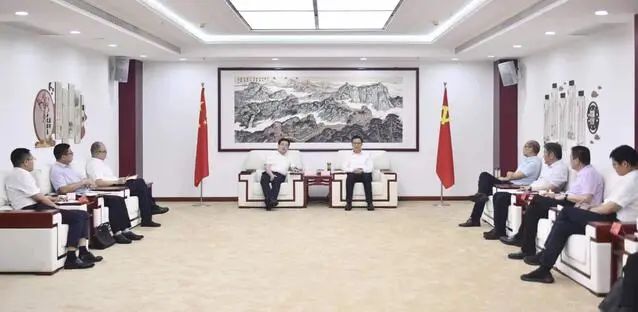 漯河市委書(shū)記秦保強(qiáng)、市長(zhǎng)黃鈁會(huì)見(jiàn)中國(guó)電建華中區(qū)總部黨委書(shū)記、總經(jīng)理蹇尚友一行