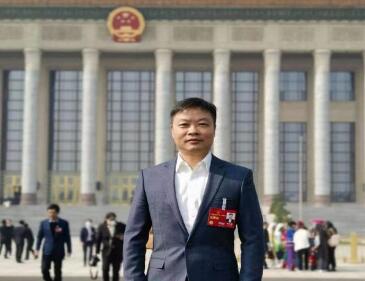 【兩會(huì)好聲音】全國(guó)人大代表、小鵬汽車(chē)董事長(zhǎng)何小鵬：探索限定場(chǎng)景無(wú)人駕駛法規(guī)，助力車(chē)網(wǎng)融合和低空經(jīng)濟(jì)騰飛
