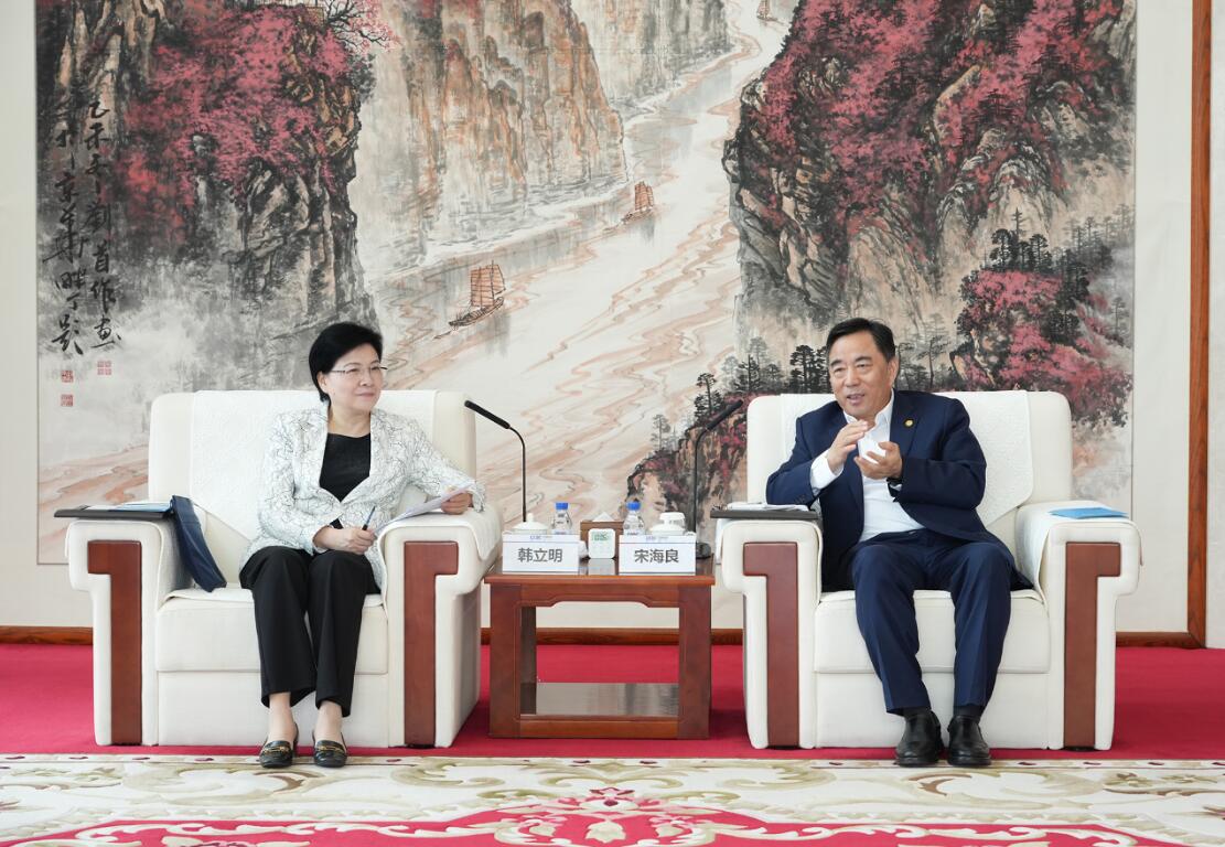中國(guó)能建黨委書(shū)記、董事長(zhǎng)宋海良與江蘇省委常委、南京市委書(shū)記韓立明會(huì)談
