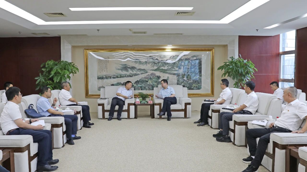 大唐四川公司黨委書記、董事長梁華與水電十局黨委書記、董事長范開平會談