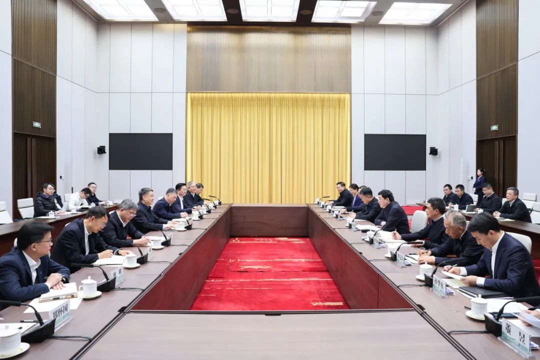 溫樞剛張文峰與國(guó)家電網(wǎng)董事長(zhǎng)張智剛、總經(jīng)理龐驍剛會(huì)談