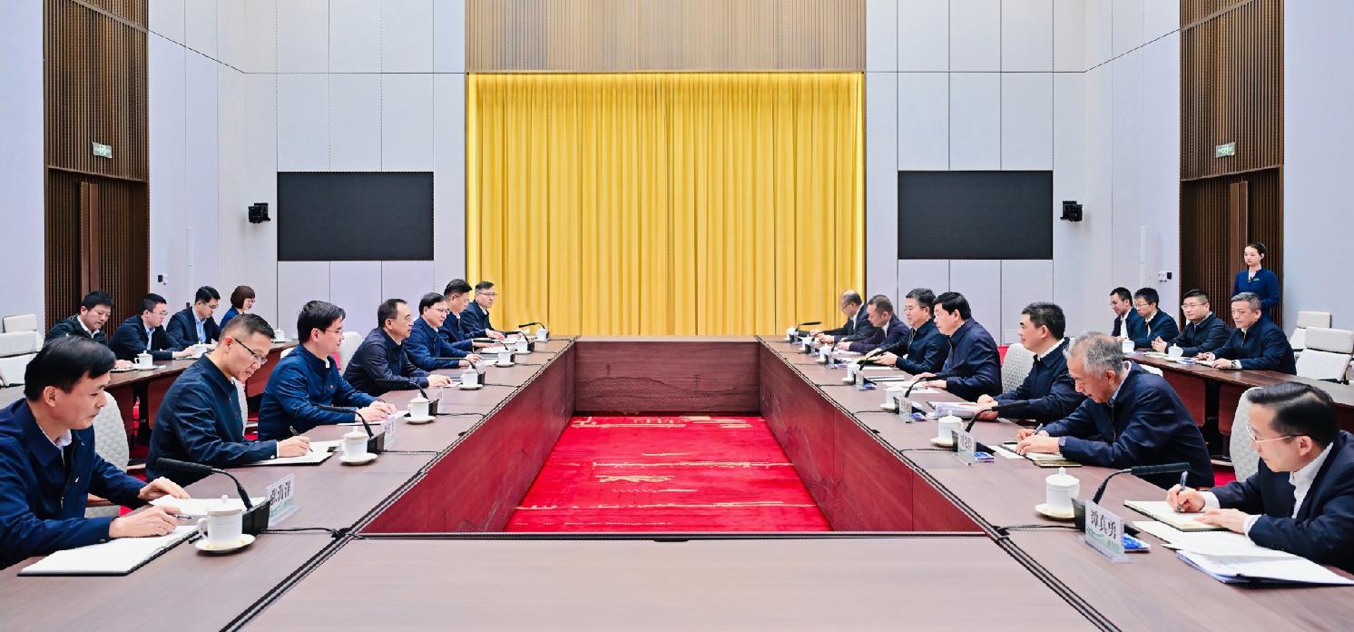 中國(guó)大唐集團(tuán)董事長(zhǎng)鄒磊、總經(jīng)理張傳江與國(guó)家電網(wǎng)董事長(zhǎng)張智剛、總經(jīng)理龐驍剛會(huì)談