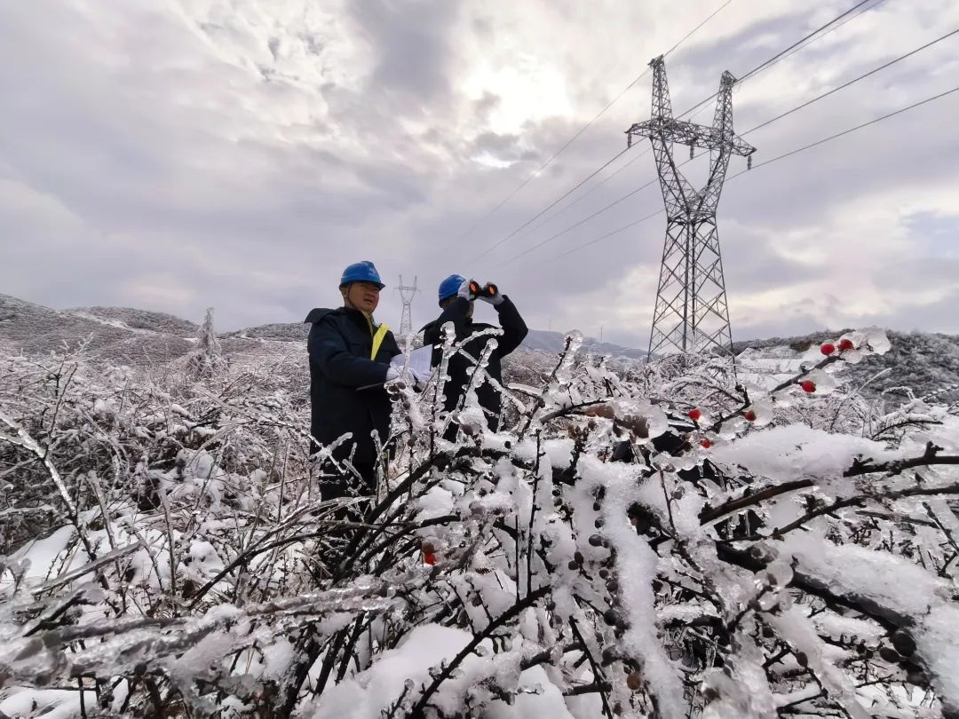 南方電網(wǎng)科技抗冰 讓冰雪“看得見、除得掉、防得住”