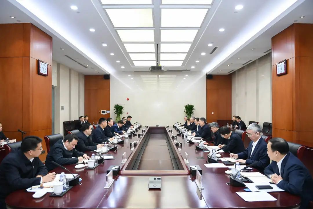 華能集團(tuán)董事長(zhǎng)、黨組書(shū)記溫樞剛會(huì)見(jiàn)中國(guó)安能董事長(zhǎng)陳奕輝、總經(jīng)理周慶豐